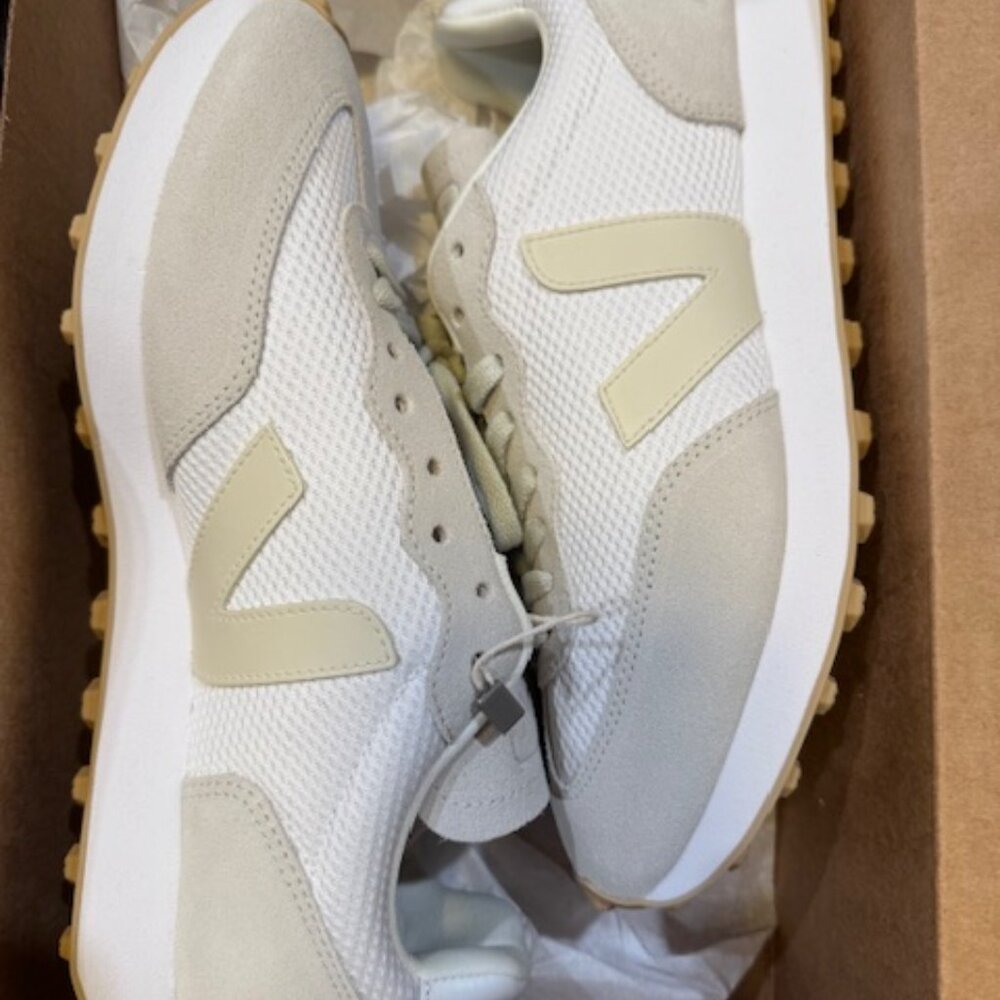NEW. Mens Veja Rio Branco Sneaker White Pierre Natural